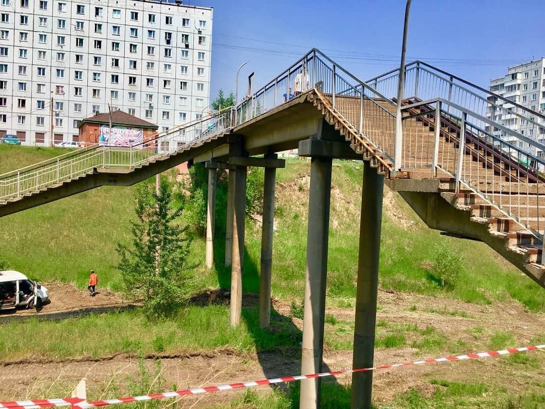Закроют пешеходный мост в Солнечном