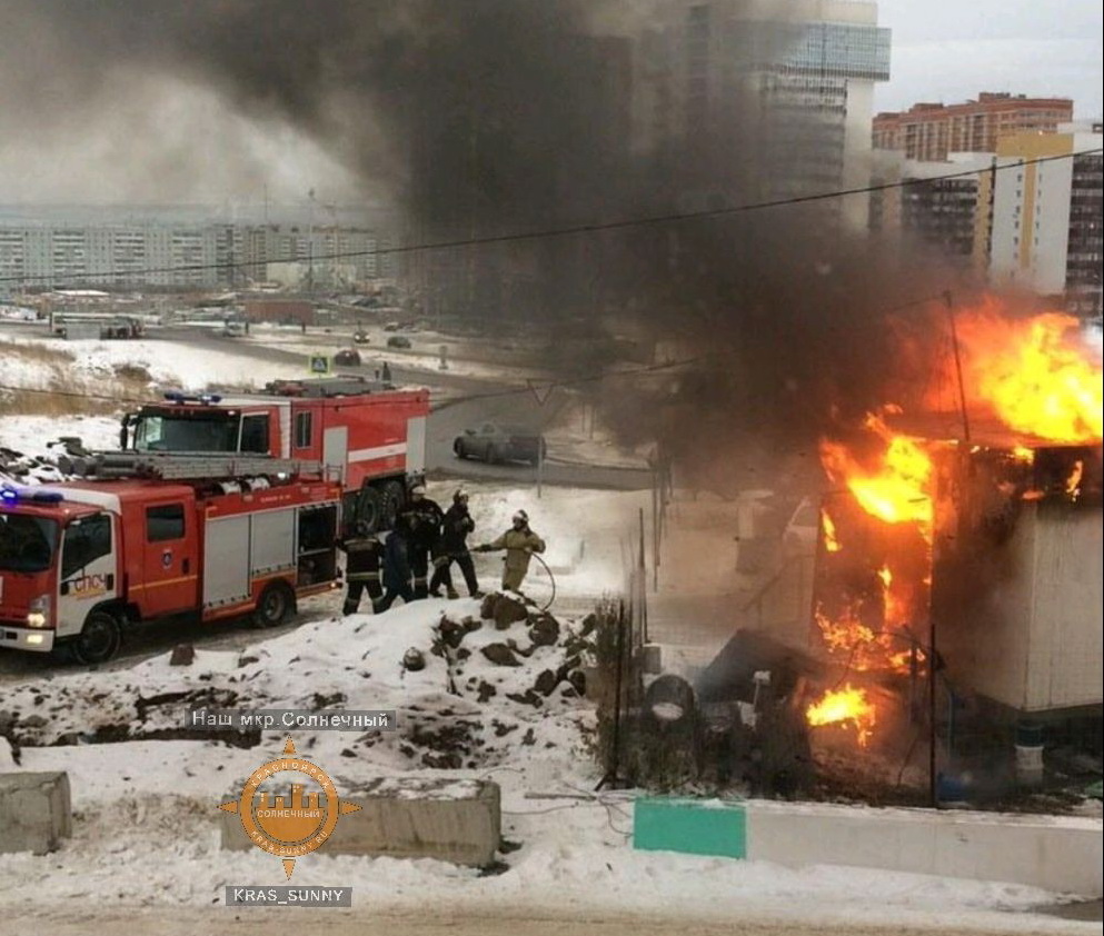 Пожар на автостоянке в Красноярске